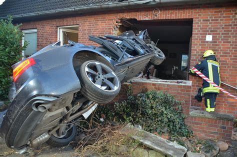 Pol Std J Hriger Autofahrer Bei Unfall In Bargstedt Schwer Verletzt