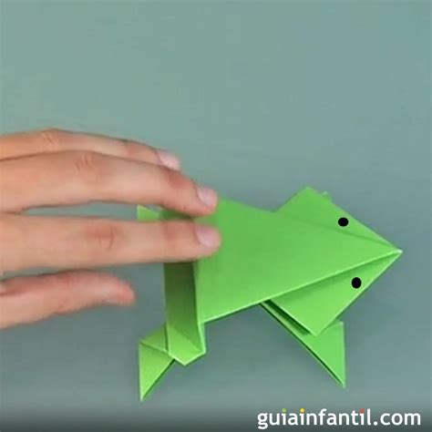 Cómo hacer una rana que salta origami