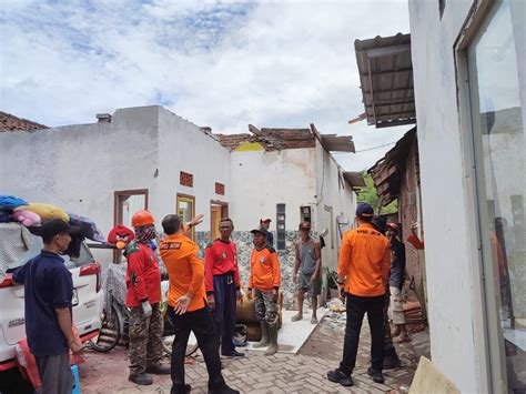 Ratusan Rumah Di Sidoarjo Rusak Diterjang Puting Beliung Bpbd Jatim