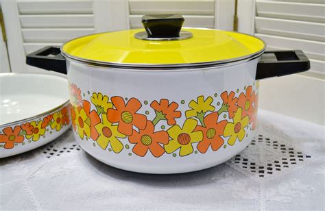 Vintage Enamelware Pots And Pans Flower Power Retro Kitchenware