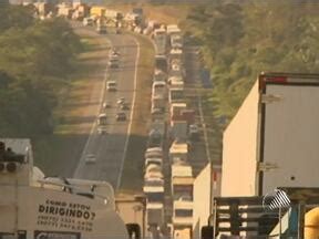 Batv Salvador Caminh O Tomba Na Br E Provoca Congestionamento