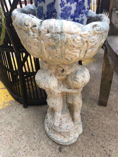 Lot - Concrete Bird Bath