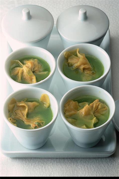 Recette Bouillon Aux Ravioles De Foie Gras Cuisine Madame Figaro