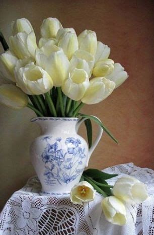 Pin By Rachel Summers On Flowers Tulips In Vase White Flower