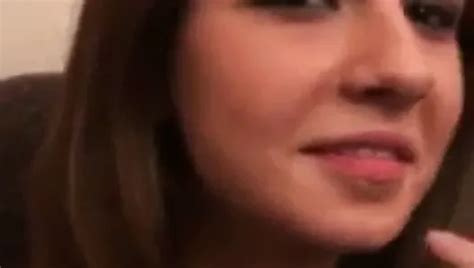 Zierliche Blonde Amateur Freundin Gibt Einen Sexy Handjob Xhamster