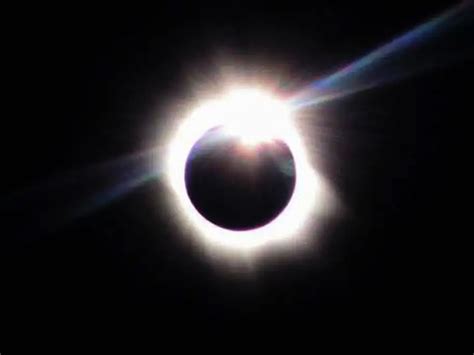 Eclipse do Sol acontece hoje à tarde veja horário e como observar