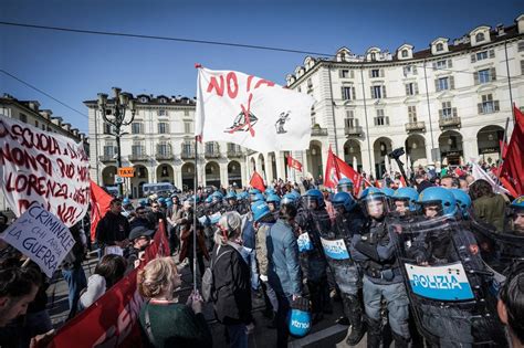 Primo Maggio A Torino Volti E Simboli Del Corteo La Repubblica