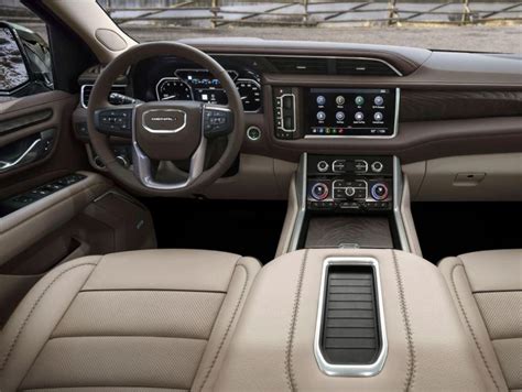 Explore GMC Yukon Interior Features