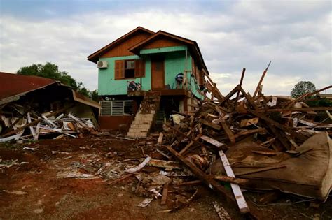 Sobe Para 46 Número De Desaparecidos Após Ciclone No Sul Brasil