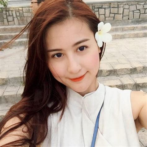Phản ứng của hot girl Việt trước tin PTTM Người thẳng thắn đáp trả người phủ nhận đến cùng