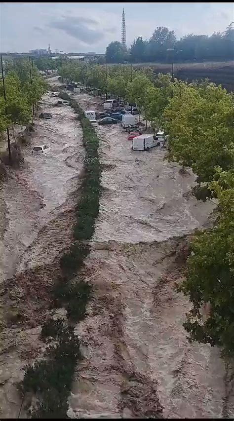 Mundo En Conflicto On Twitter Casas Bajo El Agua Y Veh Culos