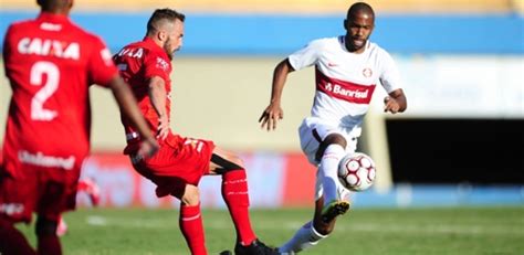 Inter leva gol no fim perde para o Vila Nova e tem técnico ameaçado