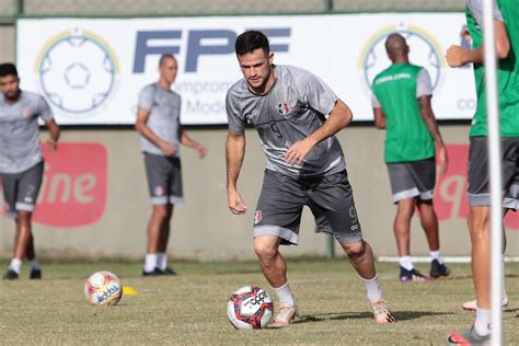 Lesionado Pipico Desfalca Santa Cruz Por Tempo Indeterminado Santa