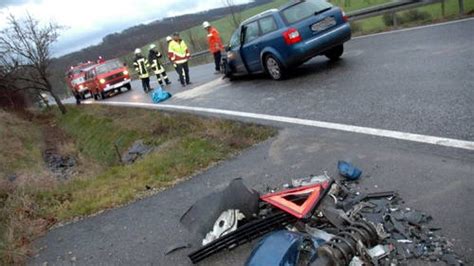 F Nf Verletzte Bei Schwerem Unfall Zwischen Geisleden Und Kreuzebra