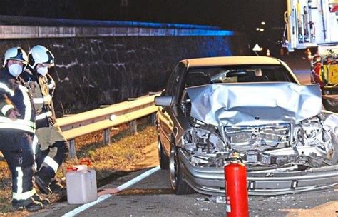 Schweren Unfall Verursacht Und Dann Gefl Chtet