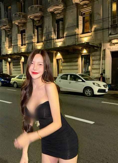 Hot Girl Xinh P Ch M Khoe V Ng Ng P Th Khi Xu Ng Ph