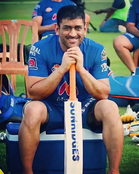 That Smile 😍 Ms Dhoni Photos Photo Pose For Man Poses For Men