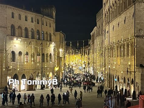 Un Natale Perfetto Illumina Il Centro Storico Di Perugia