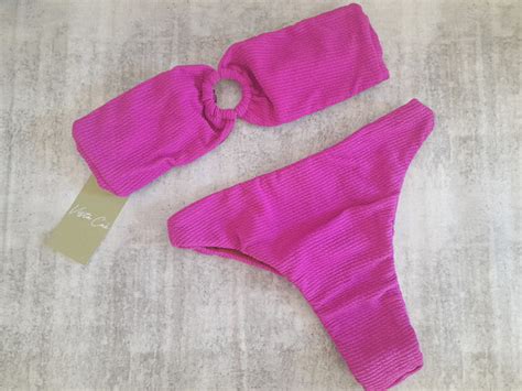 BIQUÍNI CANELADO TOMARA QUE CAIA E HOT PANT ASA DELTA Elo