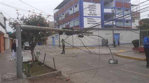 Lima San Miguel San Miguel Cami N Se Enreda Con Cables Y Derriba