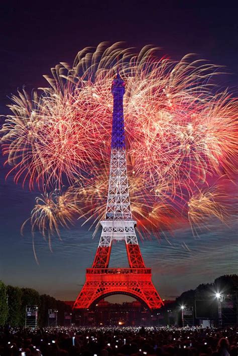 Paris Eiffel Tower Feu Dartifice Photo Feu D Artifice Tours