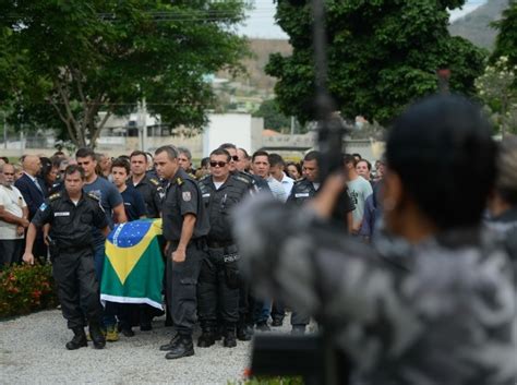 Mundo Positivo Sobe para 80 o número de PMs mortos no Rio desde o