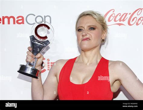 Kate mckinnon comedy star of the year hi-res stock photography and ...