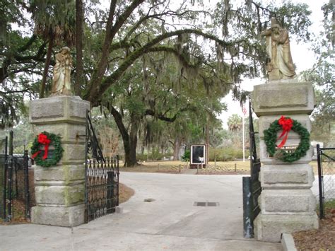 Entrance to Bonaventure Cemetery, Savannah, GA | Bonaventure cemetery ...