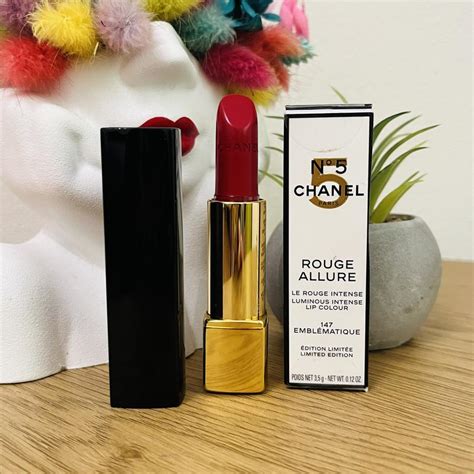 Оригинальный помада Chanel Rouge Allure 147 Emblematique 2021 Holiday