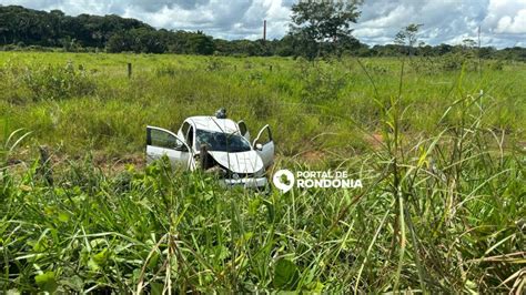 Carro Cai Em Ribanceira Ap S Capotar Na Estrada Da Penal