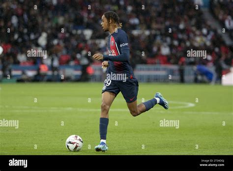 Bradley Barcola Du Psg Lors Du Match De Championnat De France De Ligue