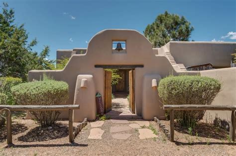 A Secluded New Mexico Ranch with Gorgeous Mountain Views Is Up For Sale | Spanish style homes ...