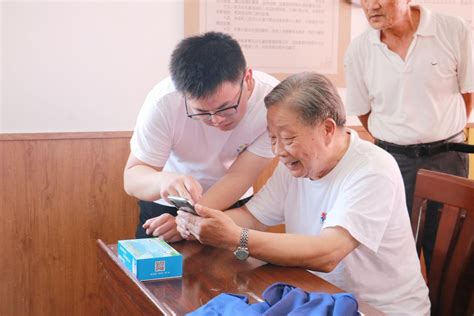 喜迎二十大 科技助老跨越“数字鸿沟” 台州市椒江区科协开展“银龄跨越数字鸿沟”专项行动