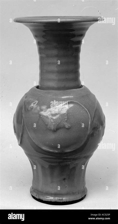 Vase Song Dynasty 9601279 China Pottery Longquan Ware H 9 5 8