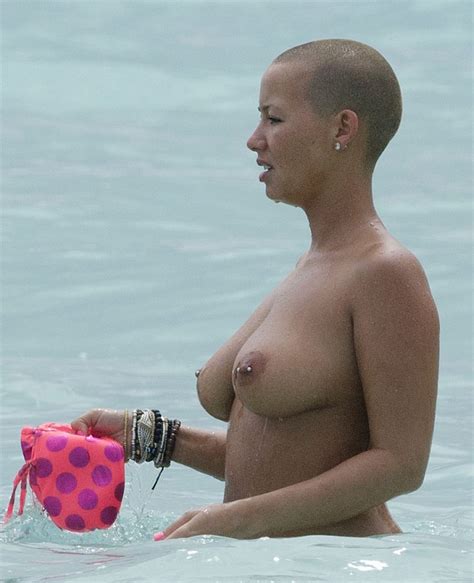 Amber Rose Pillada Haciendo Topless En Barbados La Biblioteta