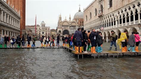 Imágenes De Venecia Inundada Por El Acqua Alta