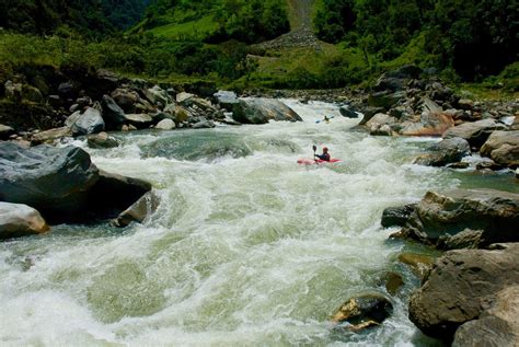 Class Iv Paradise Whitewater Kayaking In Equator Ecuador Kayak Hostel