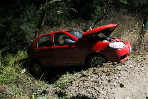 Conductor Perdi El Dominio De Su Auto Por Hielo Y Choc En Pioneros