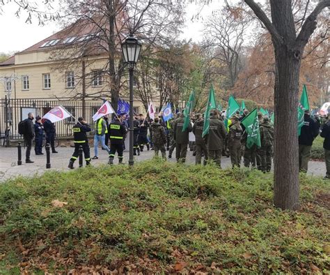 Gigantyczny protest służb mundurowych w Warszawie 9 11 Sprawdź