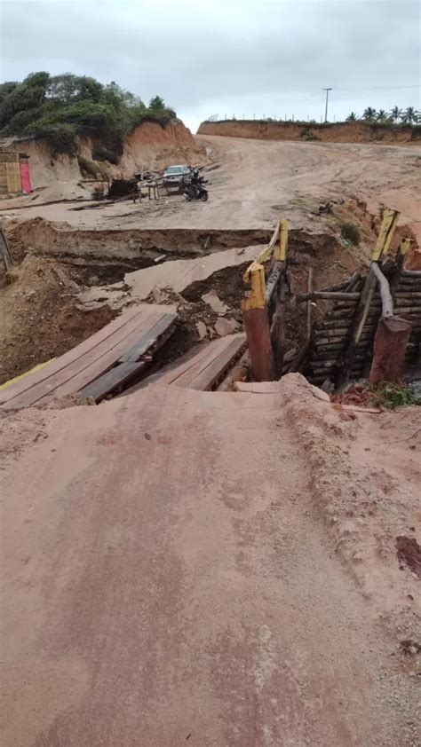 Chuva Derruba Ponte Alaga Ruas E Invade Casas Na Cidade Do Prado