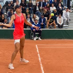 Magda Linette I Bernarda Pera Odpad Y W Rundzie Roland Garros