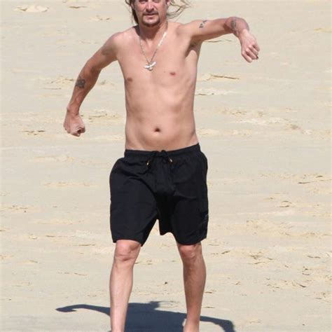 Kid Rock Trota Por La Playa Con El Torso Desnudo Torsos Desnudos Los