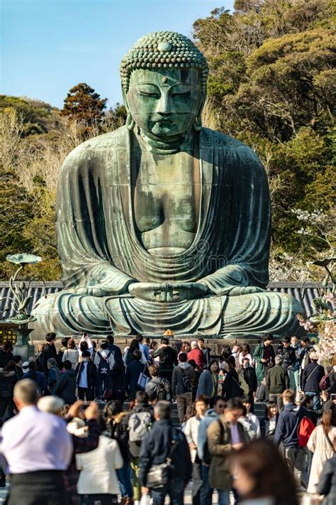 Statua Bronzea Monumentale Di Amitabha Buddha Che Uno Dei Simboli Pi