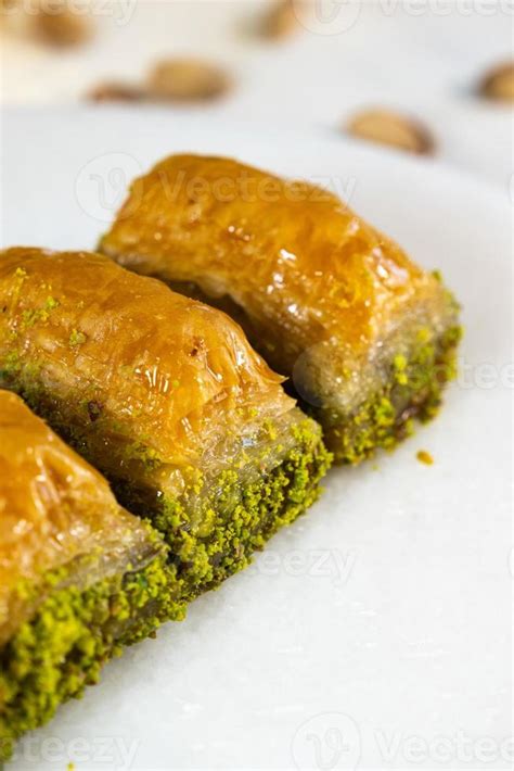 Baklava Pistache Sur Marbre Blanc Dessert Traditionnel Du Moyen Orient