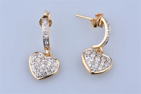 Magnifiques paire de boucles d oreilles en or 18 carats 750 millièmes