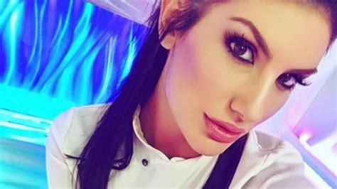 Morre Atriz Pornô August Ames Amigos Relatam Suicídio