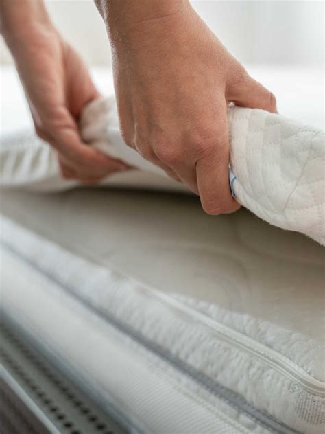 Top 6 Vegan And Organic Mattress Toppers For Comfort — OopsVegan