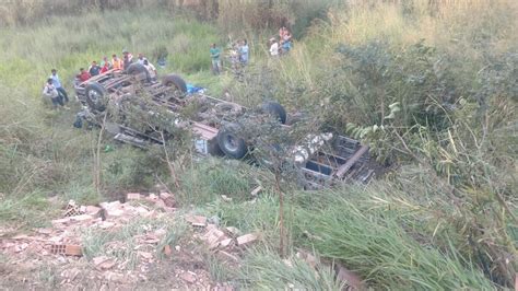 Motorista Morre Após Colisão De Carretas Na Br 262 Entre Bom Despacho E