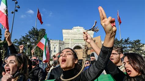 Quién es Ana Baneira la activista liberada por Irán y qué se sabe de