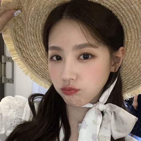 Cho Miyeon Gidle Selca Icon Pfp Kpop In 2022 G Idle Girl Korean